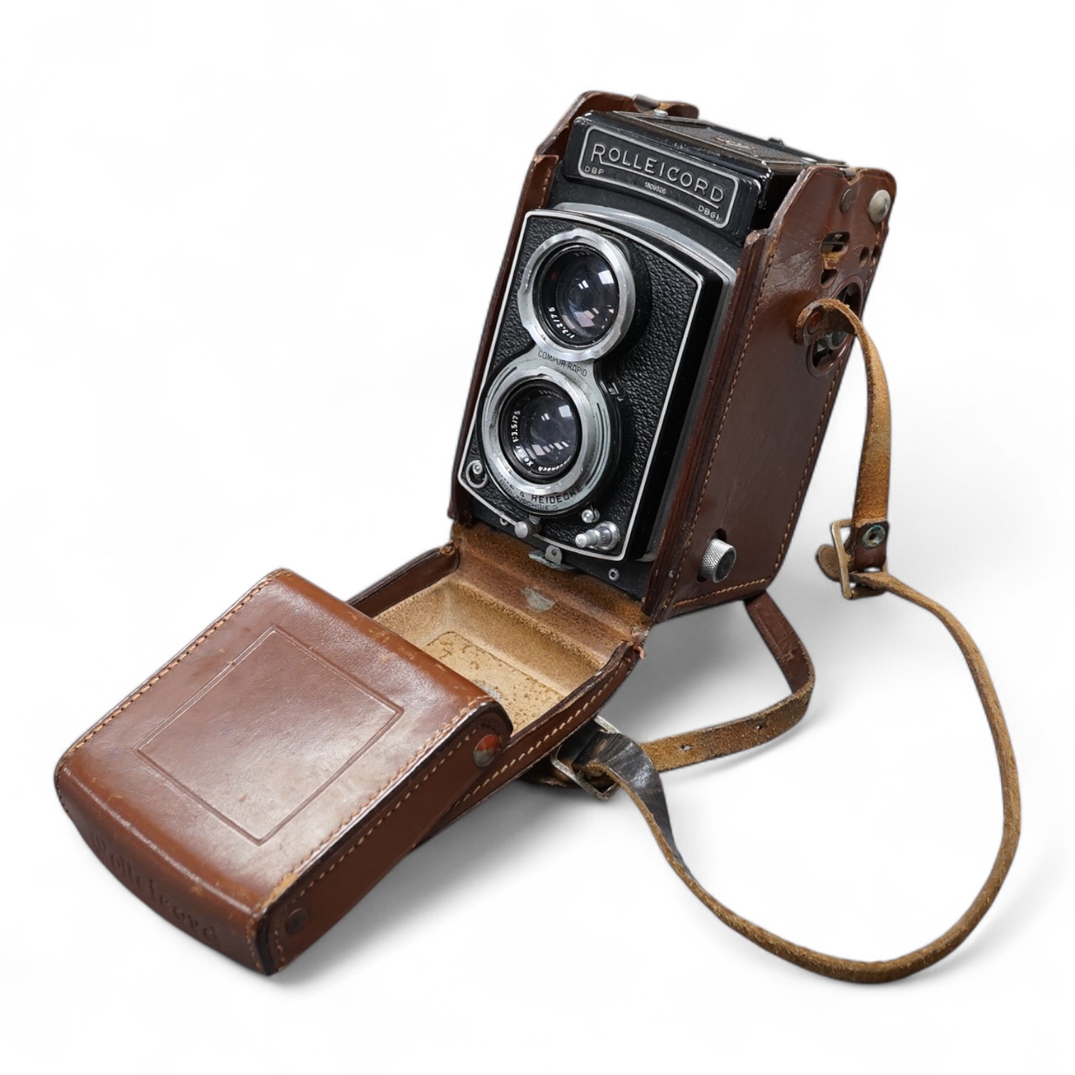 A vintage Rolleicord TLR camera, cased.